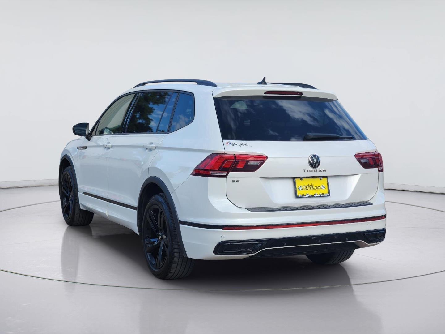 2024 Volkswagen Tiguan photo 7 of 33