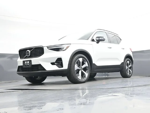 Used 2023 Crystal White Metallic Volvo Ultimate image 35
