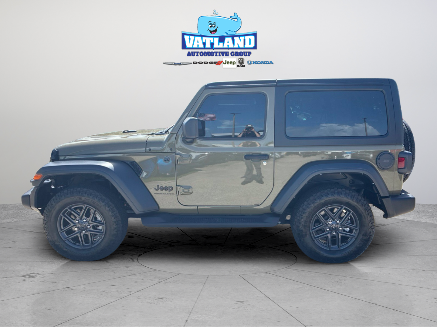 Used 2025 Green Jeep Sport S image 2