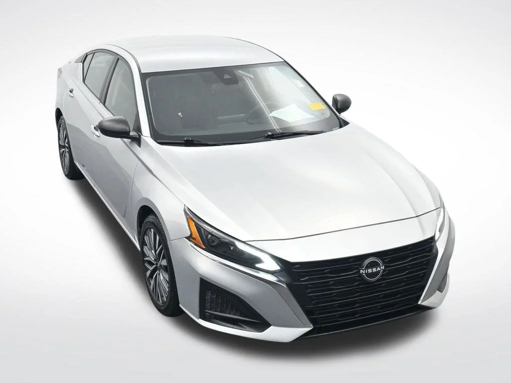 Used 2024 Silver Nissan 2.5 SV image 22
