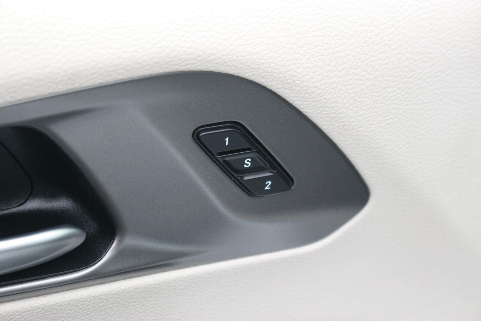 Used 2024 Silver Chrysler Touring L image 13