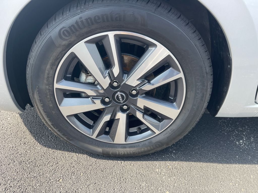 Used 2024 Silver Nissan 1.6 SV image 10