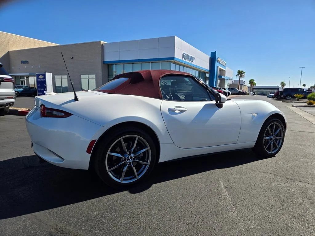 Used 2018 Snowflake White P Mazda Grand Touring image 5