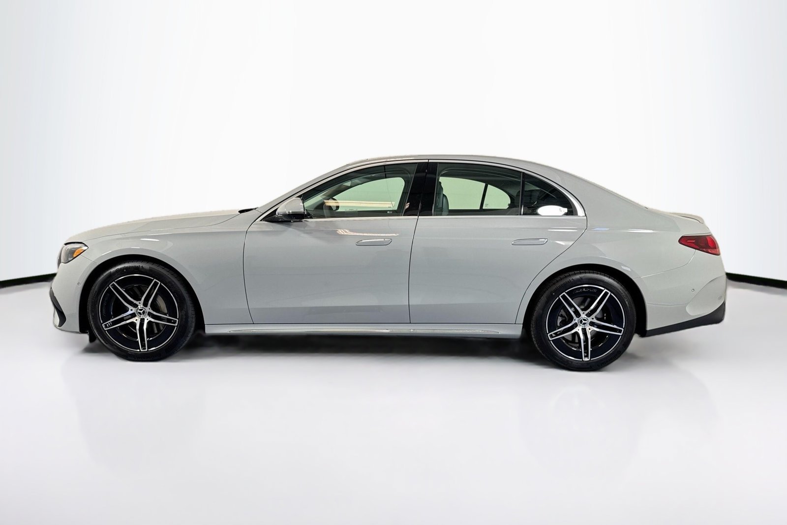 New 2026 MANUFAKTUR Alpine Grey Mercedes-Benz E 350 image 8