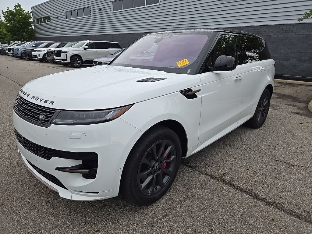 Certified Used 2023 Fuji White Land Rover SE Dynamic image 1