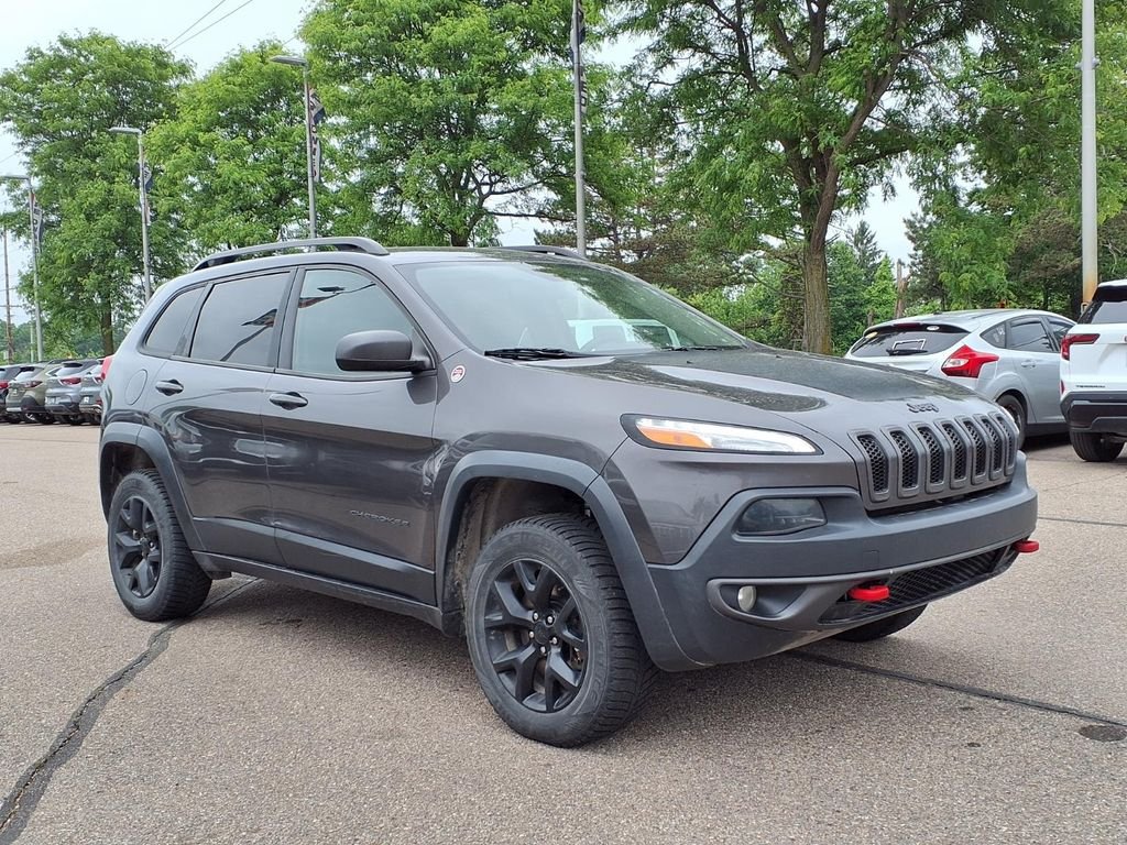 Used 2018 Gray Jeep Trailhawk image 3