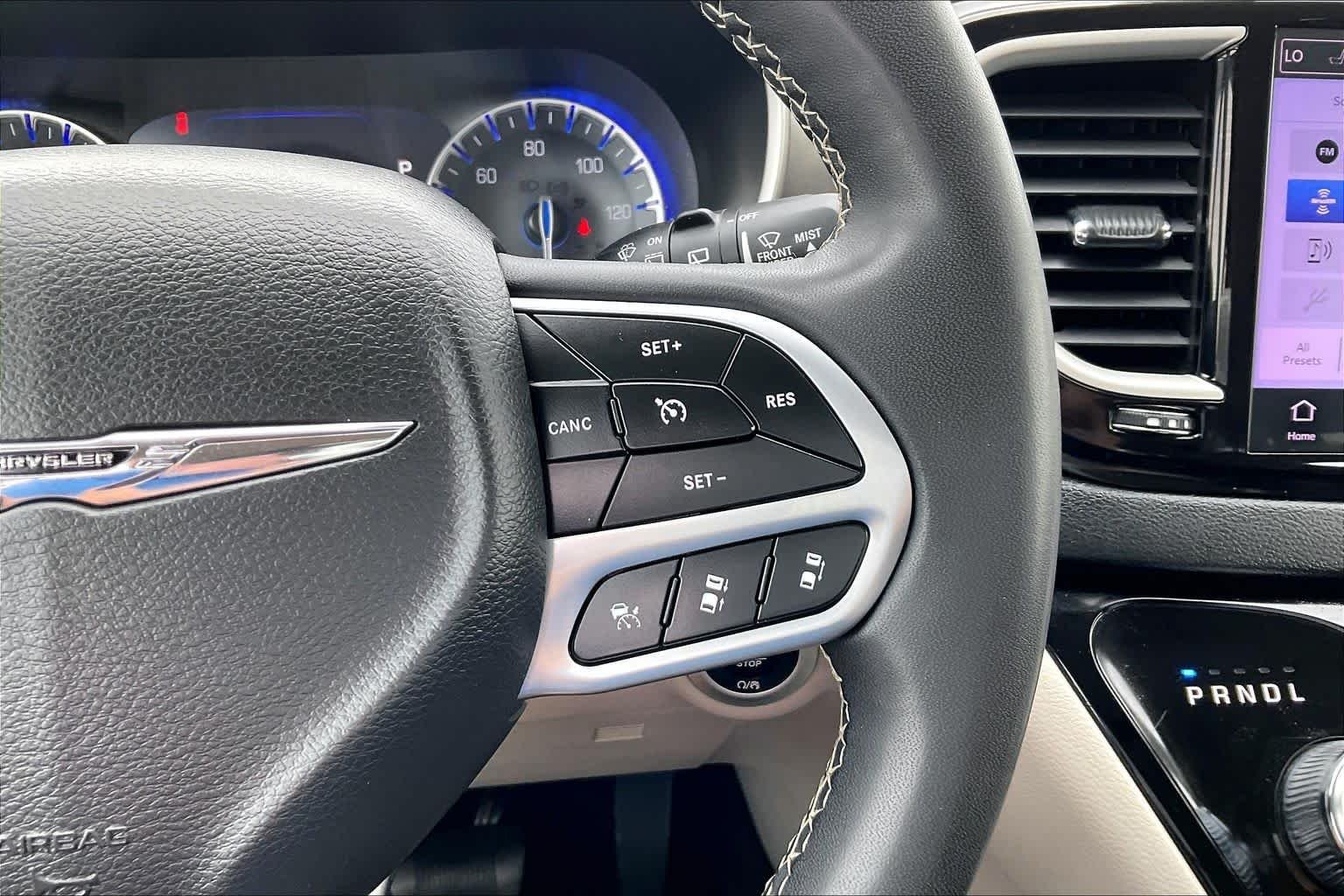 Used 2023 Bright White Clearcoat Chrysler Touring L image 23