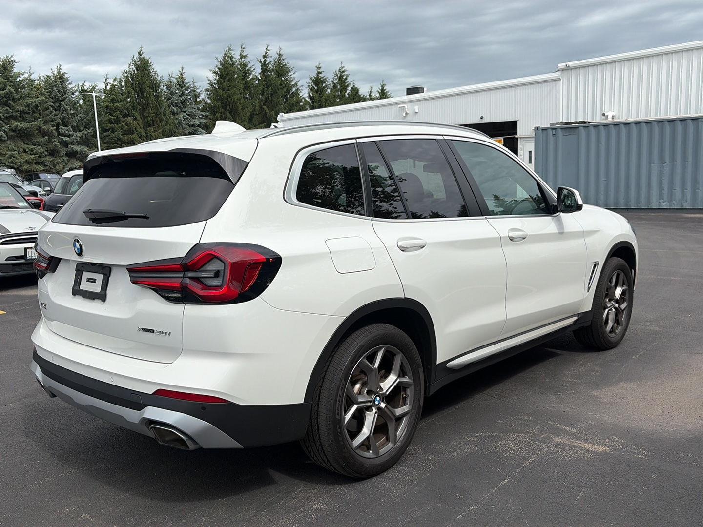 Used 2024 Alpine White BMW xDrive30i image 2