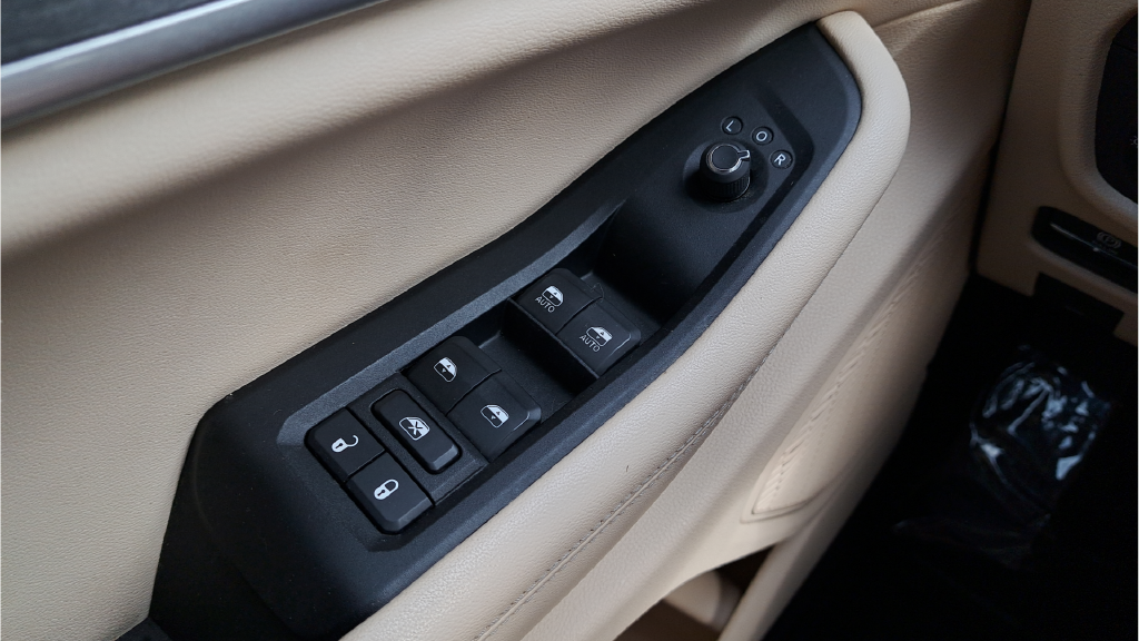 Used 2024 White Jeep Limited image 23