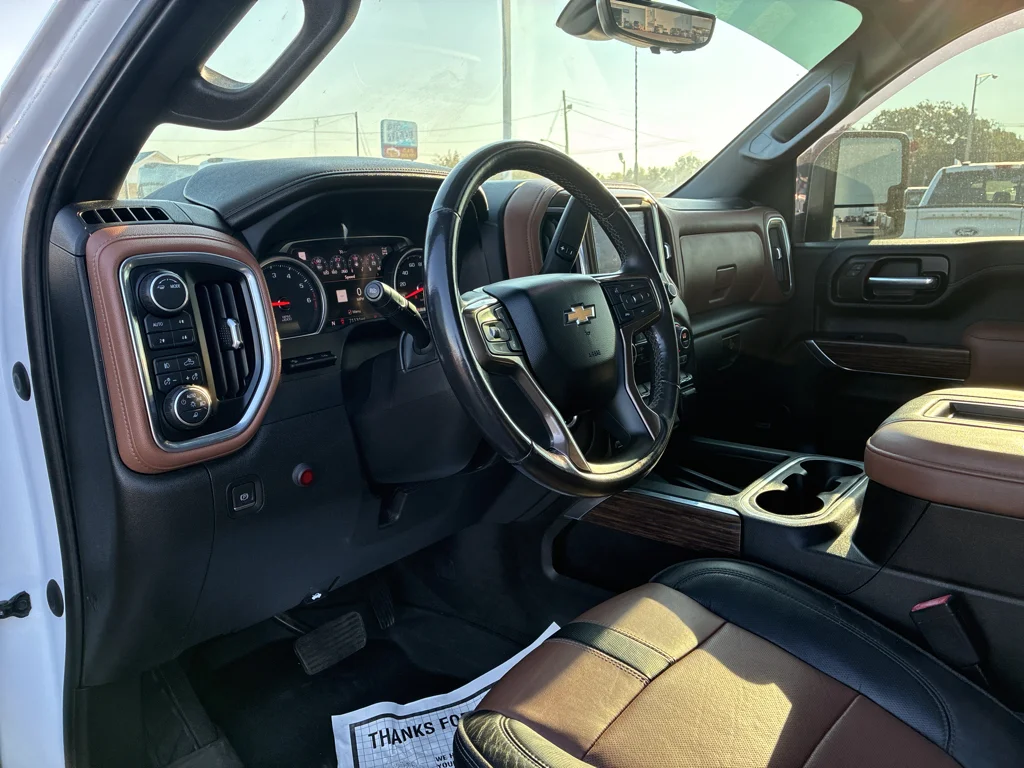 Used 2022 Iridescent Pearl Tricoat Chevrolet High Country image 10