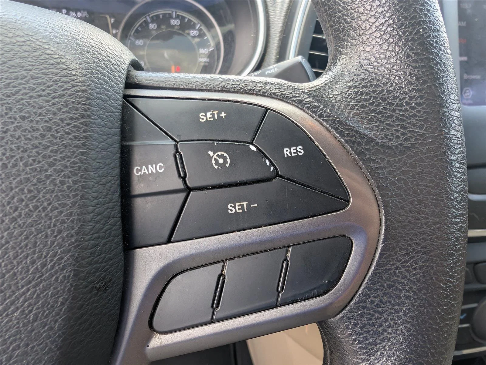 Used 2019 Velvet Red Pearlcoat Jeep Latitude image 20