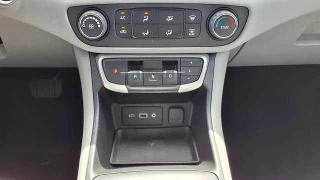 Used 2023 White GMC SLE image 26