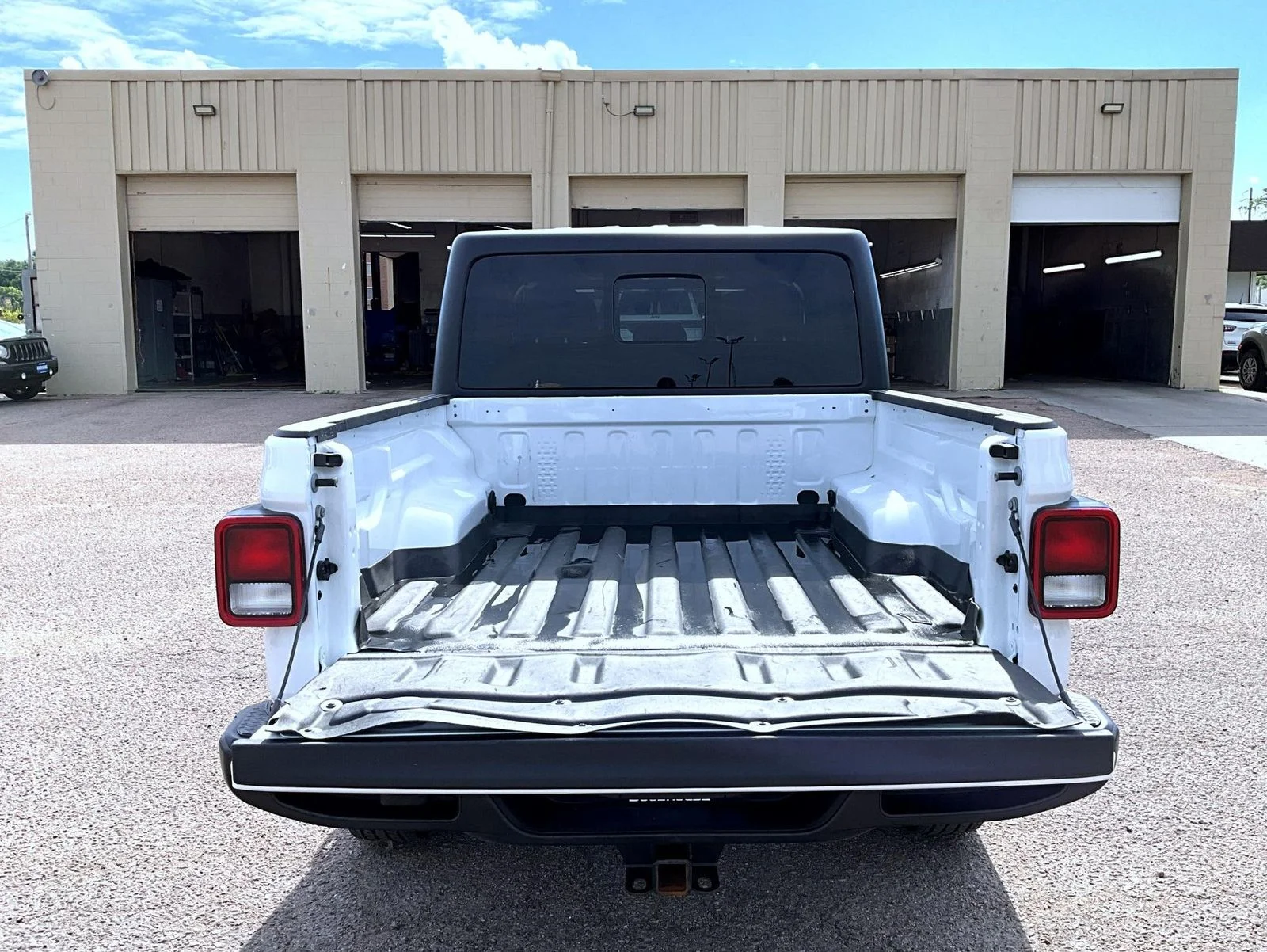 Used 2023 White Jeep Sport S image 9
