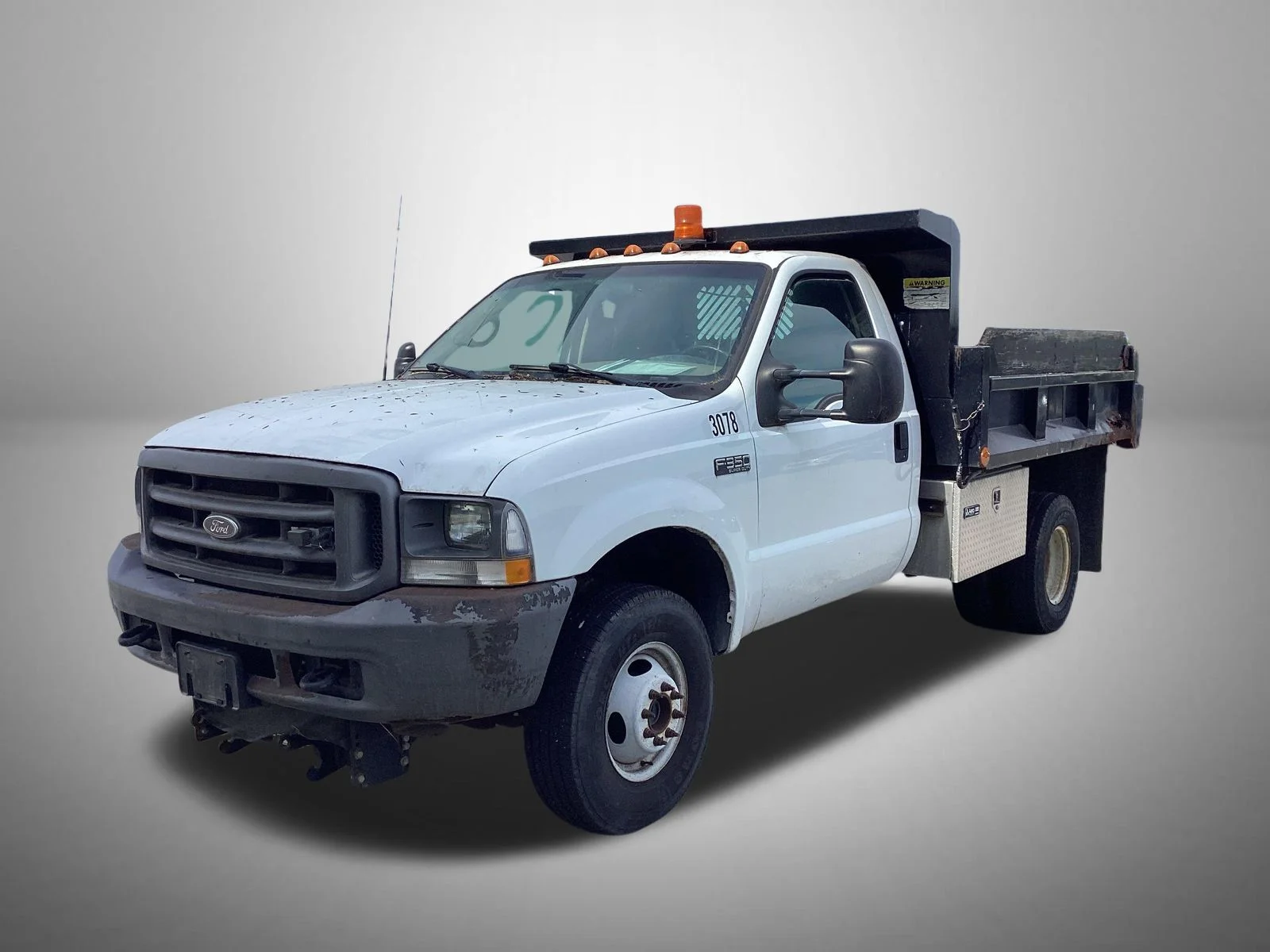 Used 2002 White Ford XL image 1