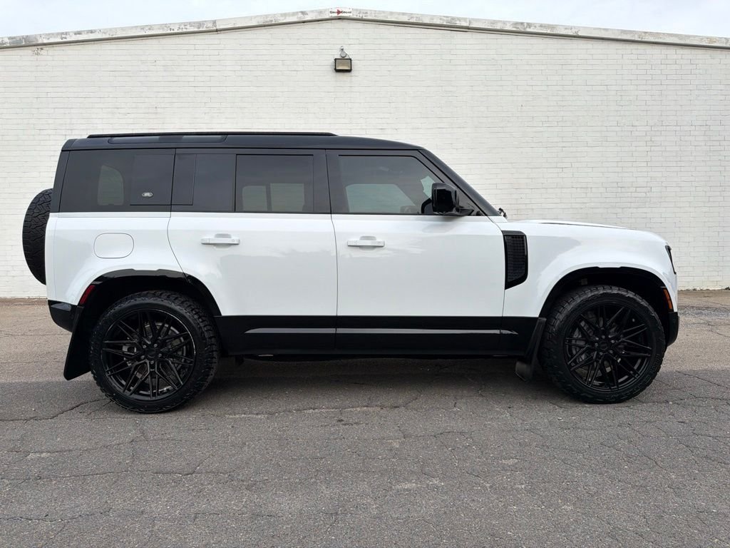 2023 Land Rover Defender X-Dynamic SE's photo