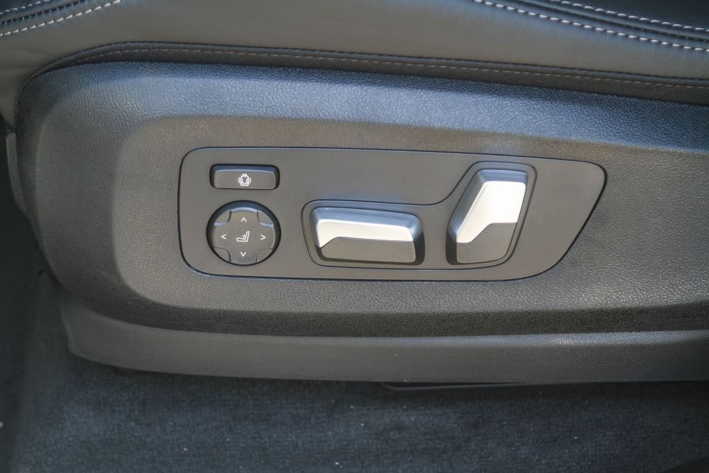 New 2026 Black Sapphire Metallic BMW sDrive40i image 16
