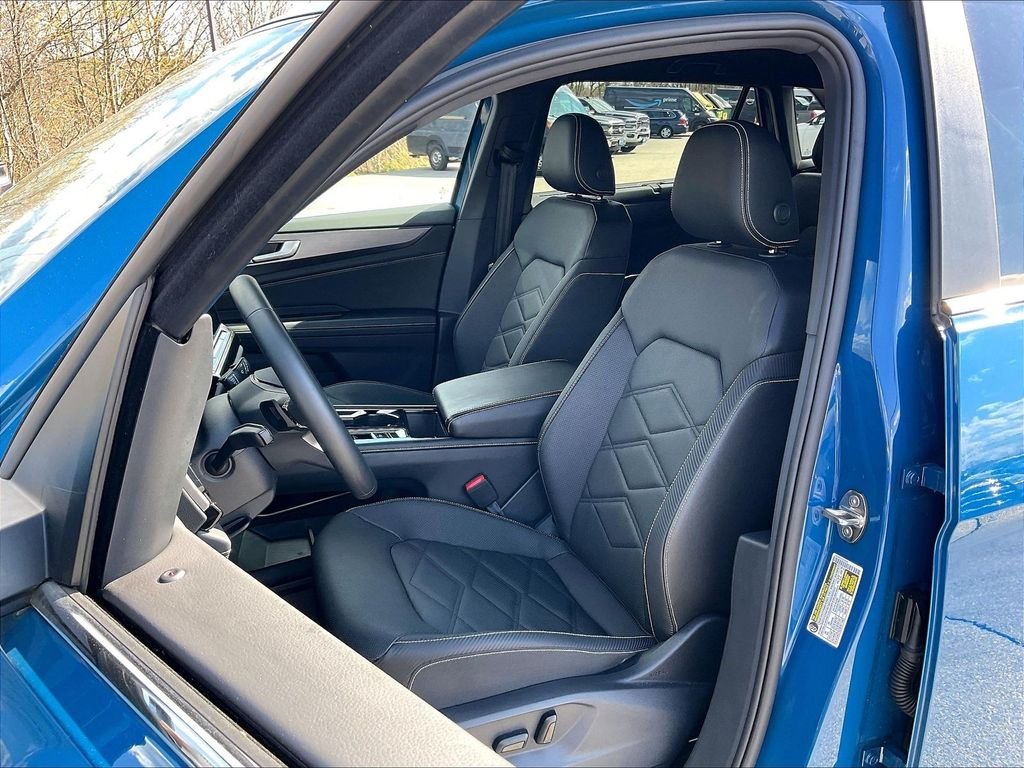 Used 2025 Mountain Lake Blue Metallic Volkswagen 2.0T SE w/Technology image 9