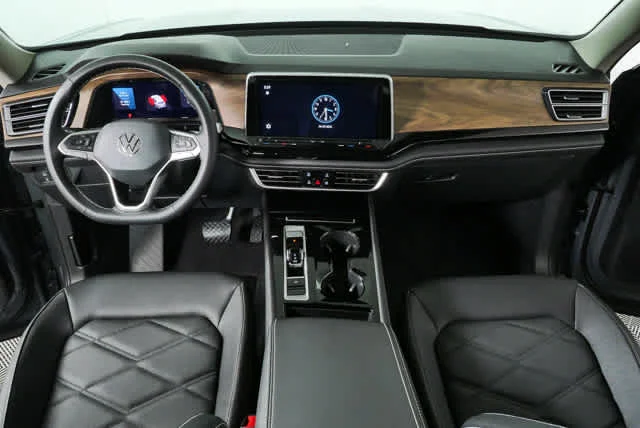 New 2026 Pure Gray Volkswagen 2.0T SE w/Technology image 17