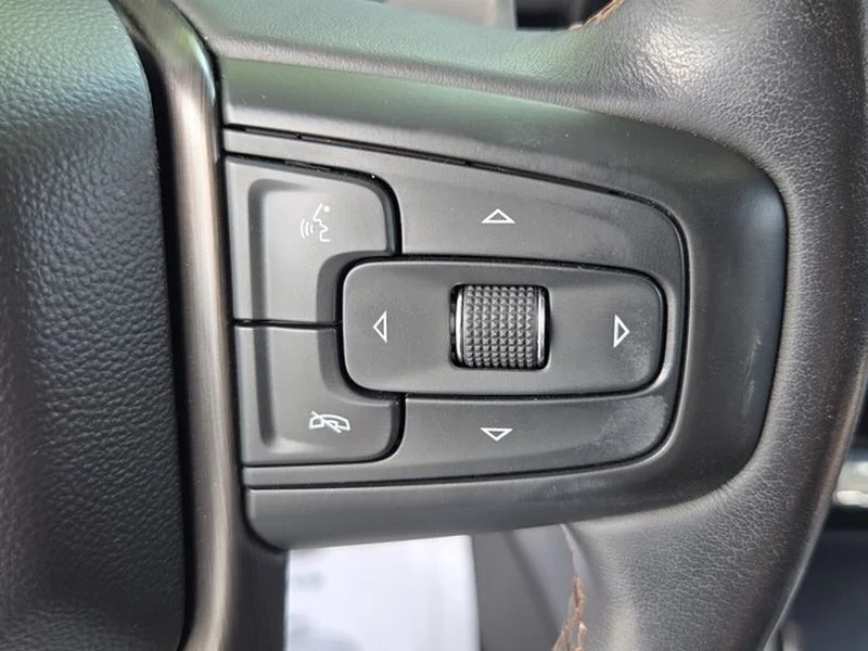 Used 2022 Summit White GMC AT4 image 26