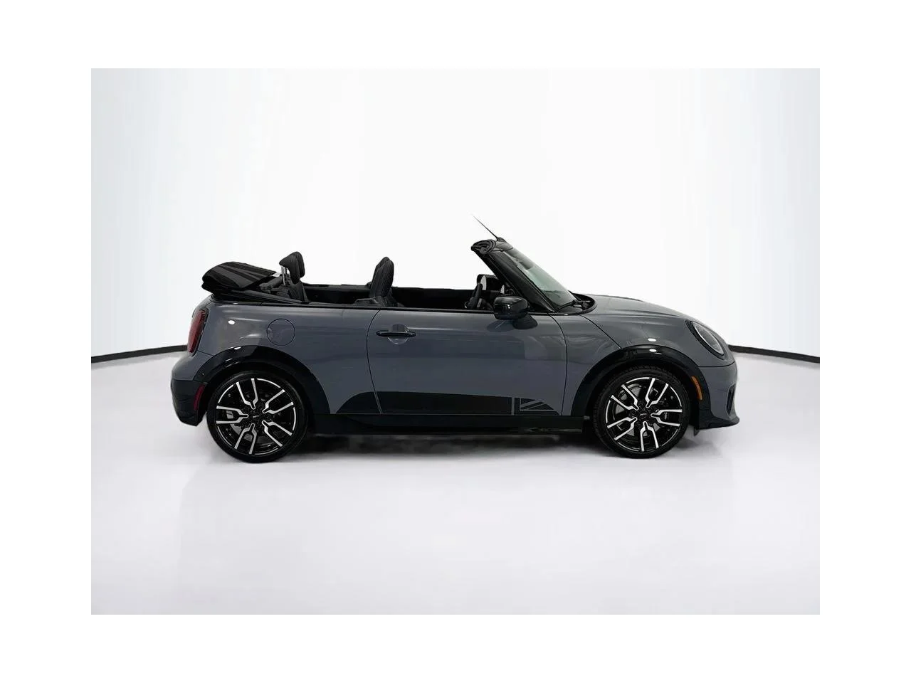 New 2026 Copper Grey Metallic MINI ICONIC image 4