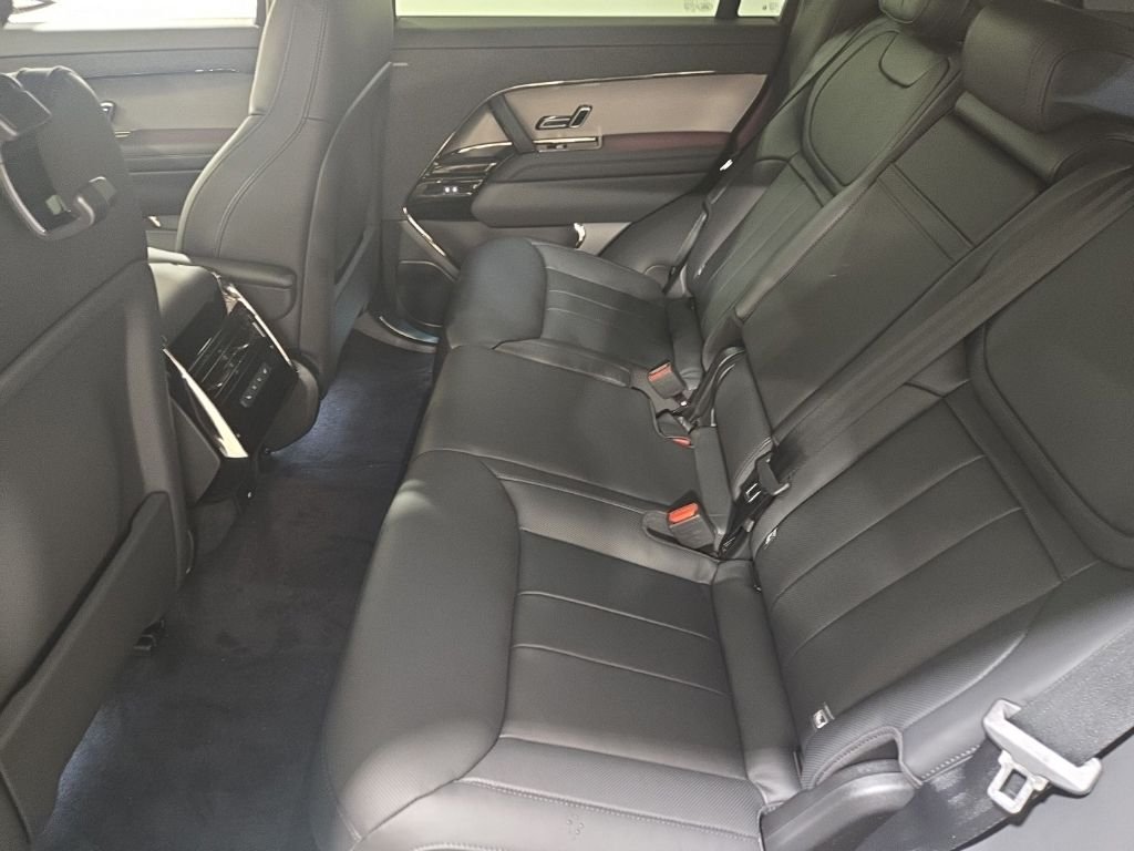 New 2026 Santorini Black Land Rover Dynamic SE image 20