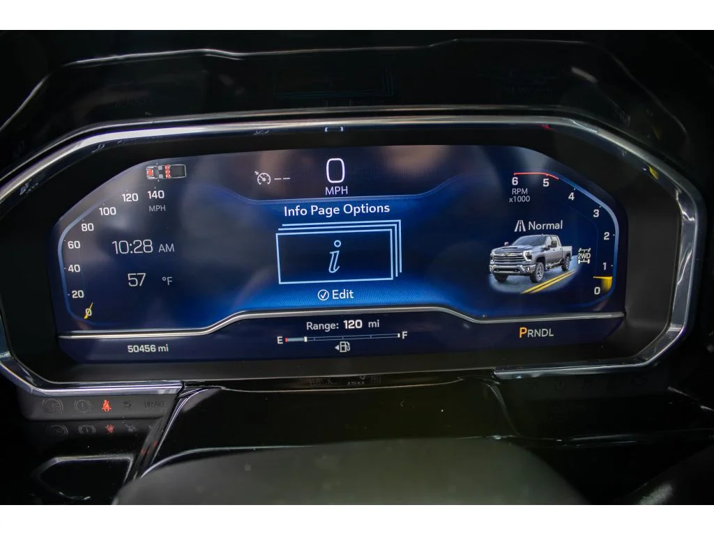 Used 2025 SUMMIT WHITE Chevrolet LT image 31