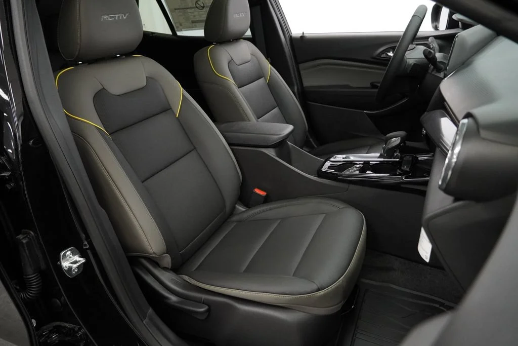New 2026 Mosaic Black Metallic Chevrolet ACTIV image 27