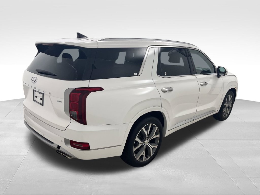 Used 2022 White Hyundai Limited image 5