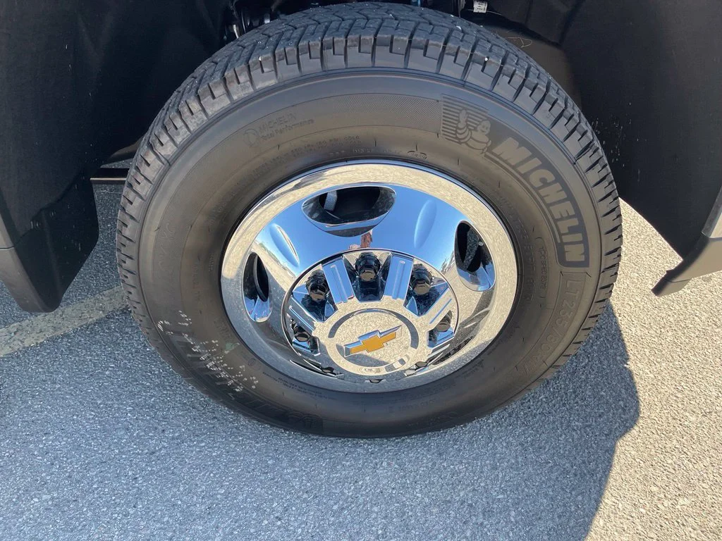 New 2026 Summit White Chevrolet LT DRW image 30