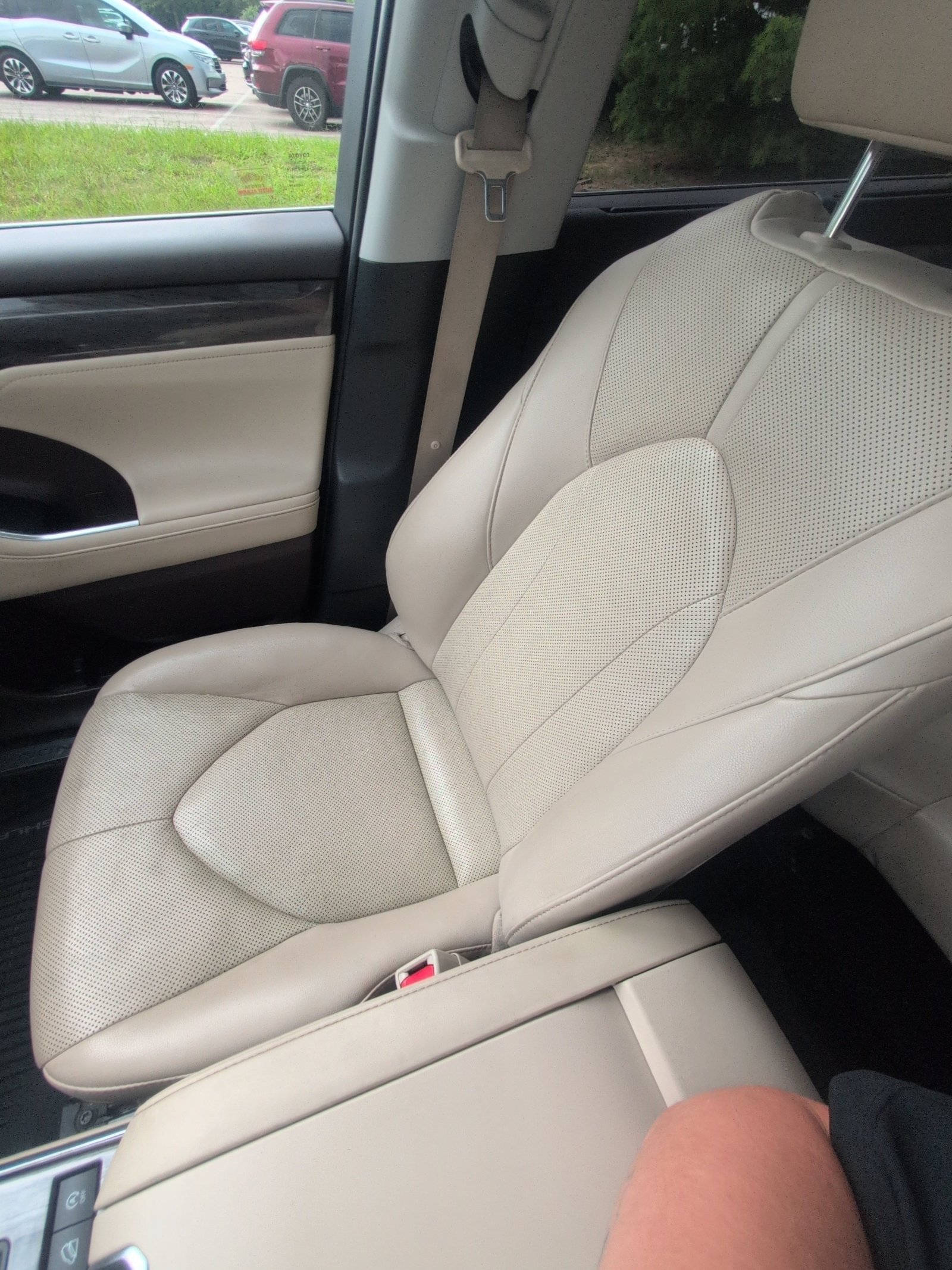 Used 2020 Blizzard Pearl Toyota Limited image 5