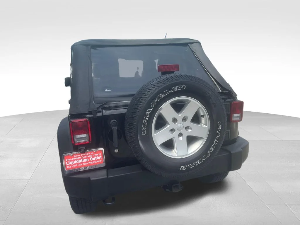 Used 2014 Black Jeep Unlimited Rubicon image 19