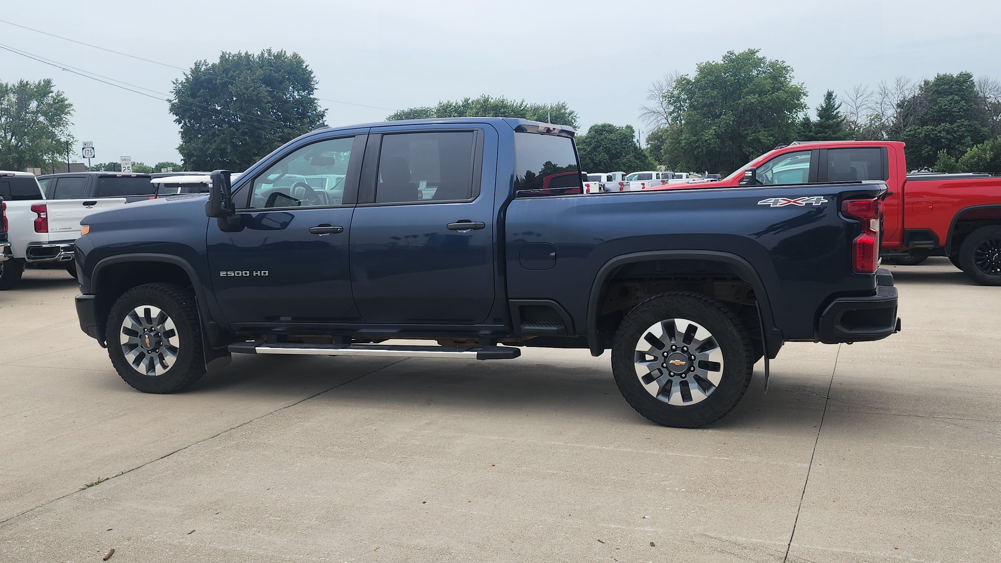 Used 2022 Northsky Blue Metallic Chevrolet Custom image 8