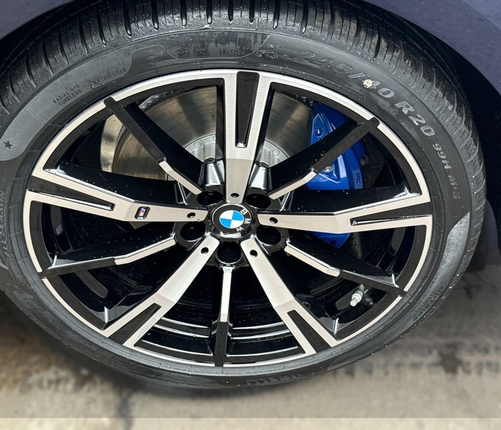 New 2026 Tanzanite Blue II Metallic BMW 530i image 15