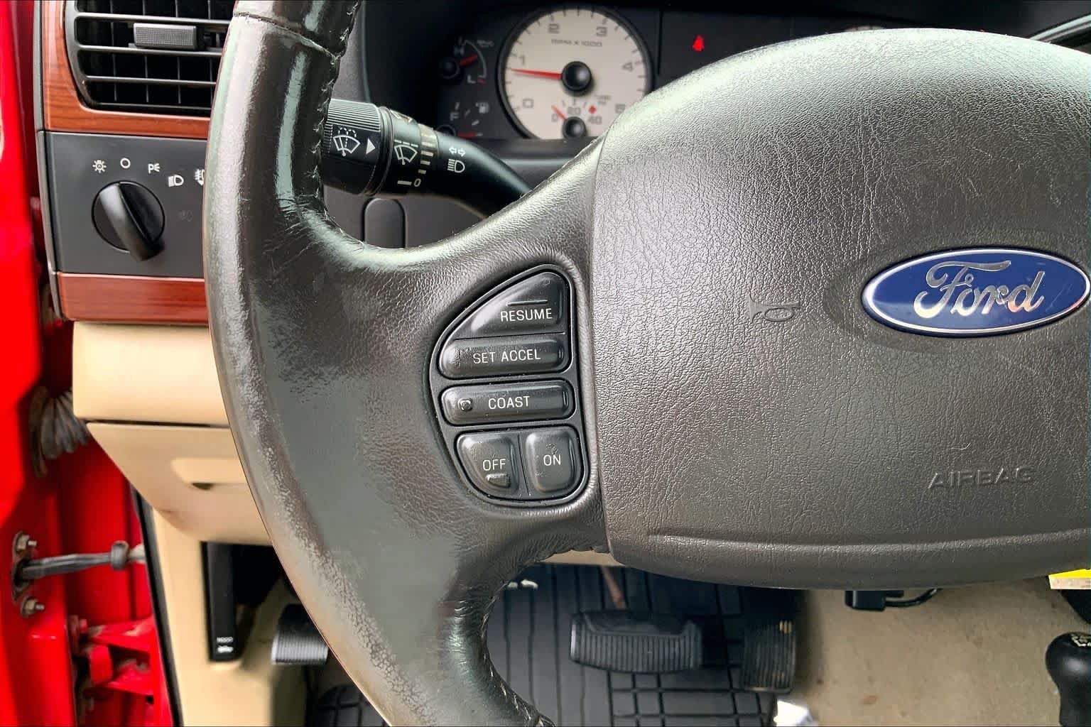 Used 2005 Red Ford Lariat image 22