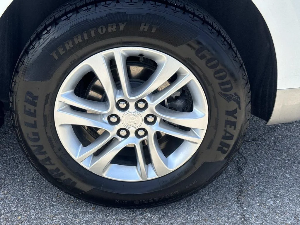 Used 2019 White Buick Essence image 3