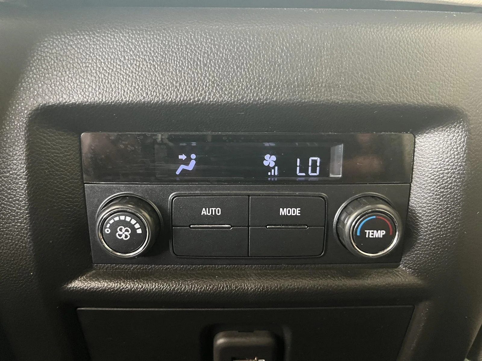 Used 2023 Silver Sage Chevrolet LT Leather image 18