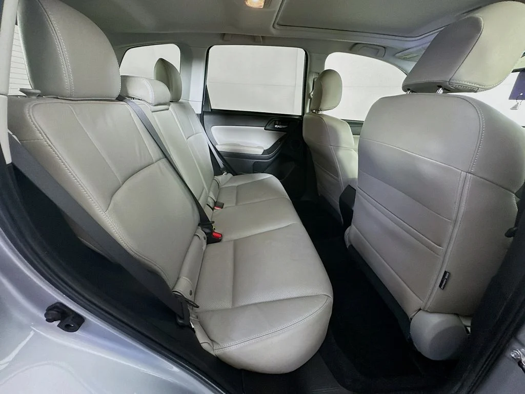 Used 2015 Silver Subaru 2.5i Limited image 35
