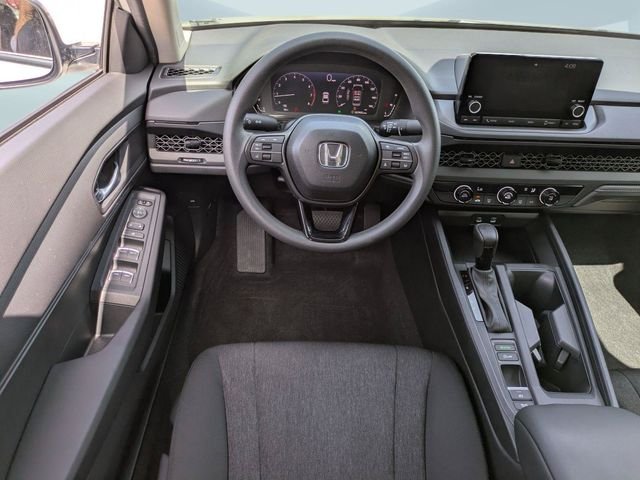Used 2025 White Honda LX image 17