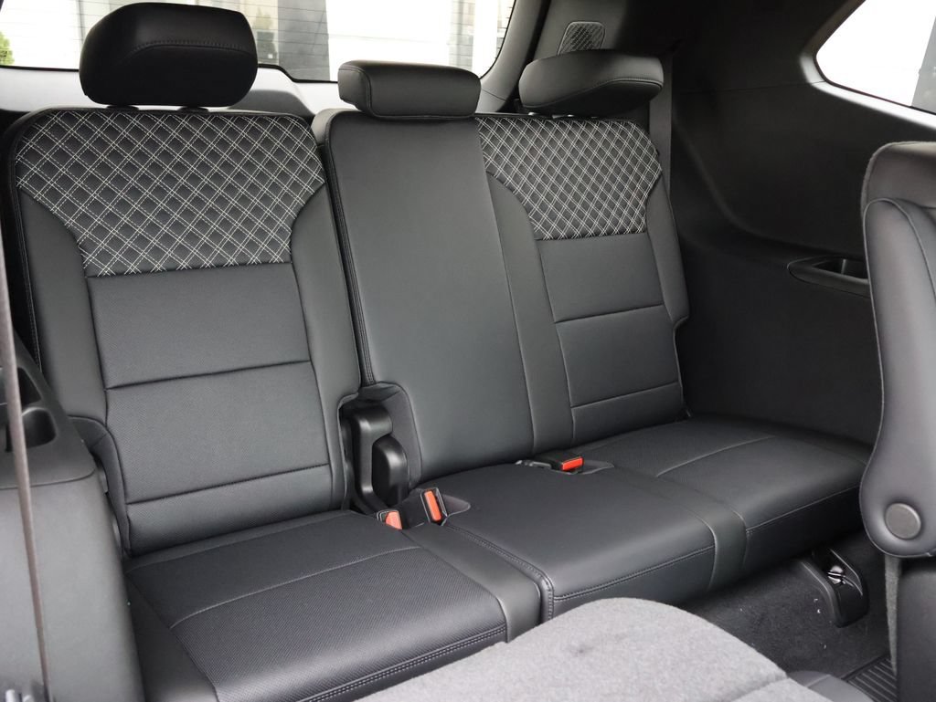2026 GMC Acadia Denali - Photo 13
