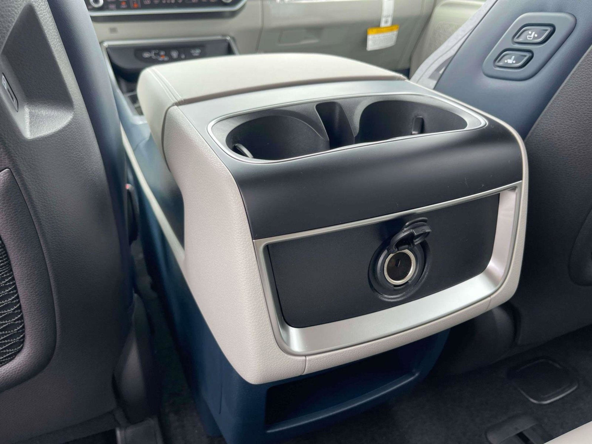 New 2026 Ceramic Silver Kia EX image 17