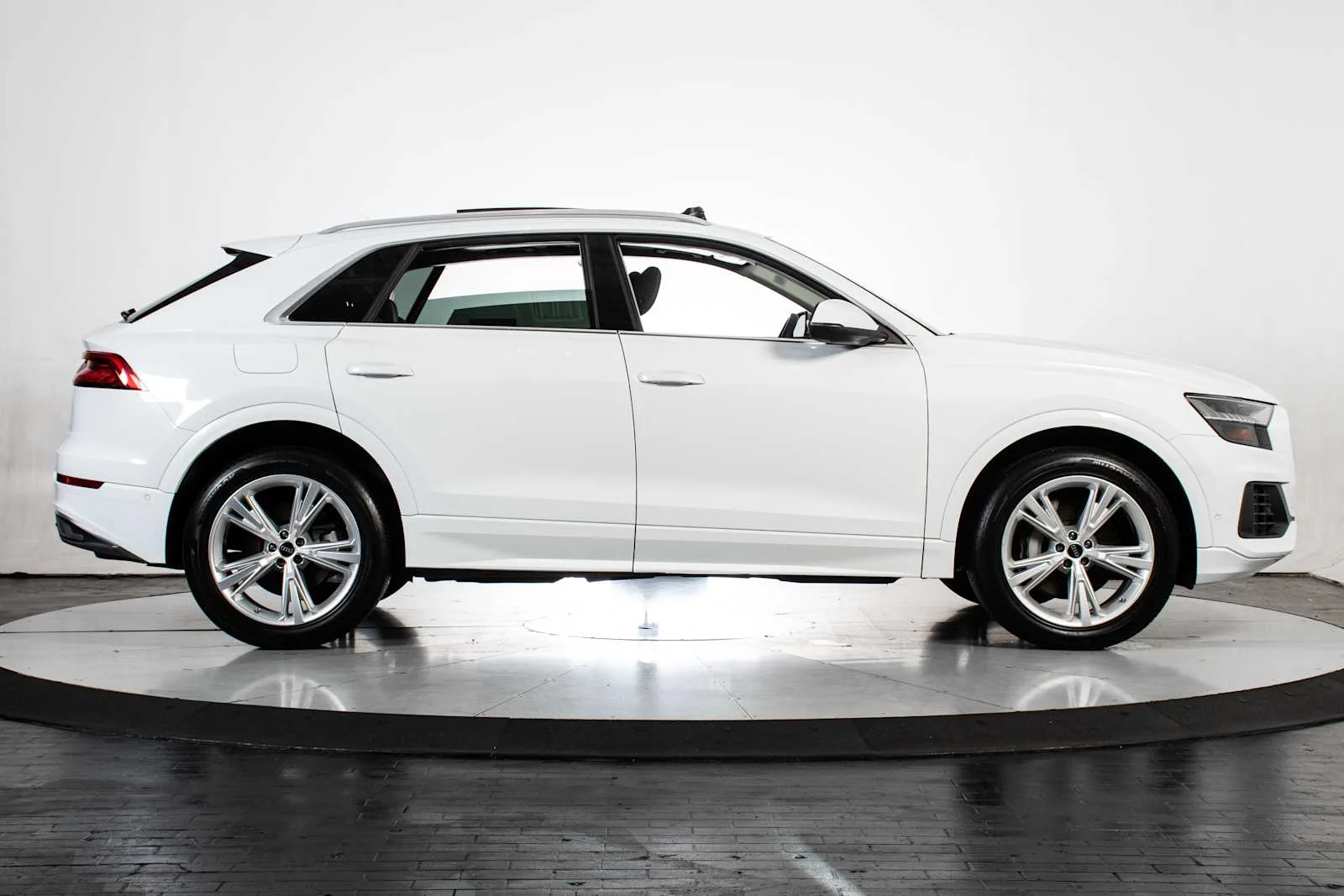 Used 2023 /WHITE Audi Premium Plus image 7