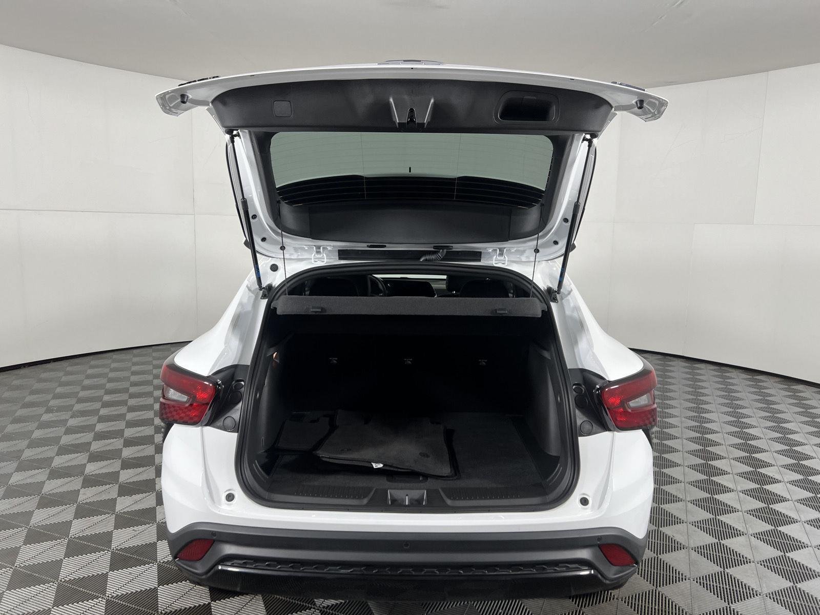 Used 2026 Summit White Chevrolet 2RS image 48