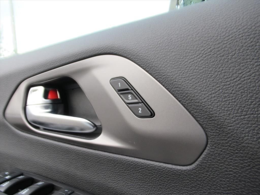 New 2026 Bright White Clear-Coat Exterior Paint Chrysler Select image 26