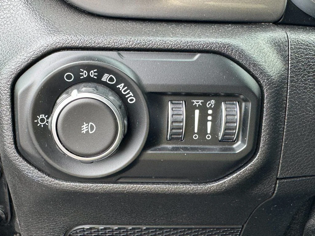 Used 2020 Black Jeep Unlimited Sahara image 40