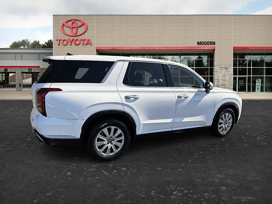 Used 2025 Hyper White Hyundai SE image 5