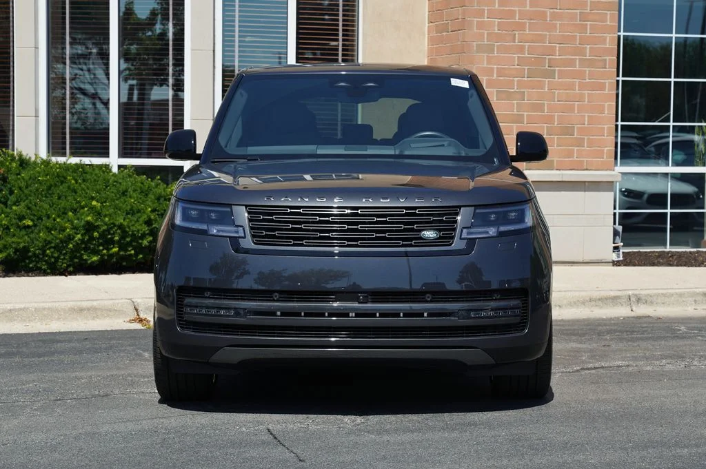 New 2026 Carpathian Grey Land Rover SE image 4