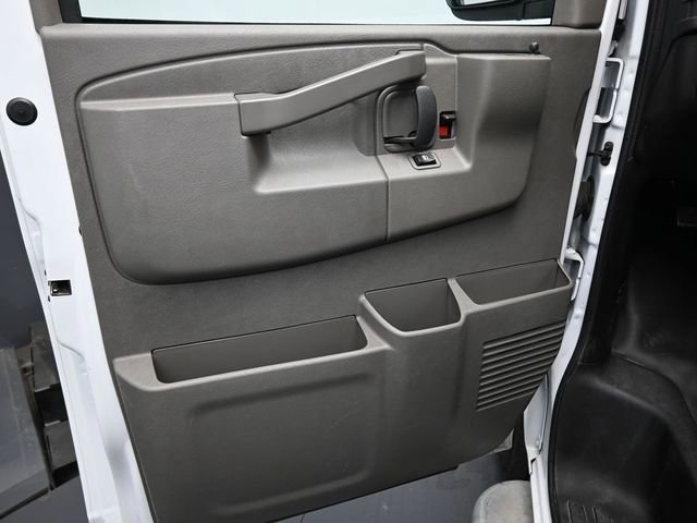 2024 GMC Savana Cargo Work Van - Photo 9