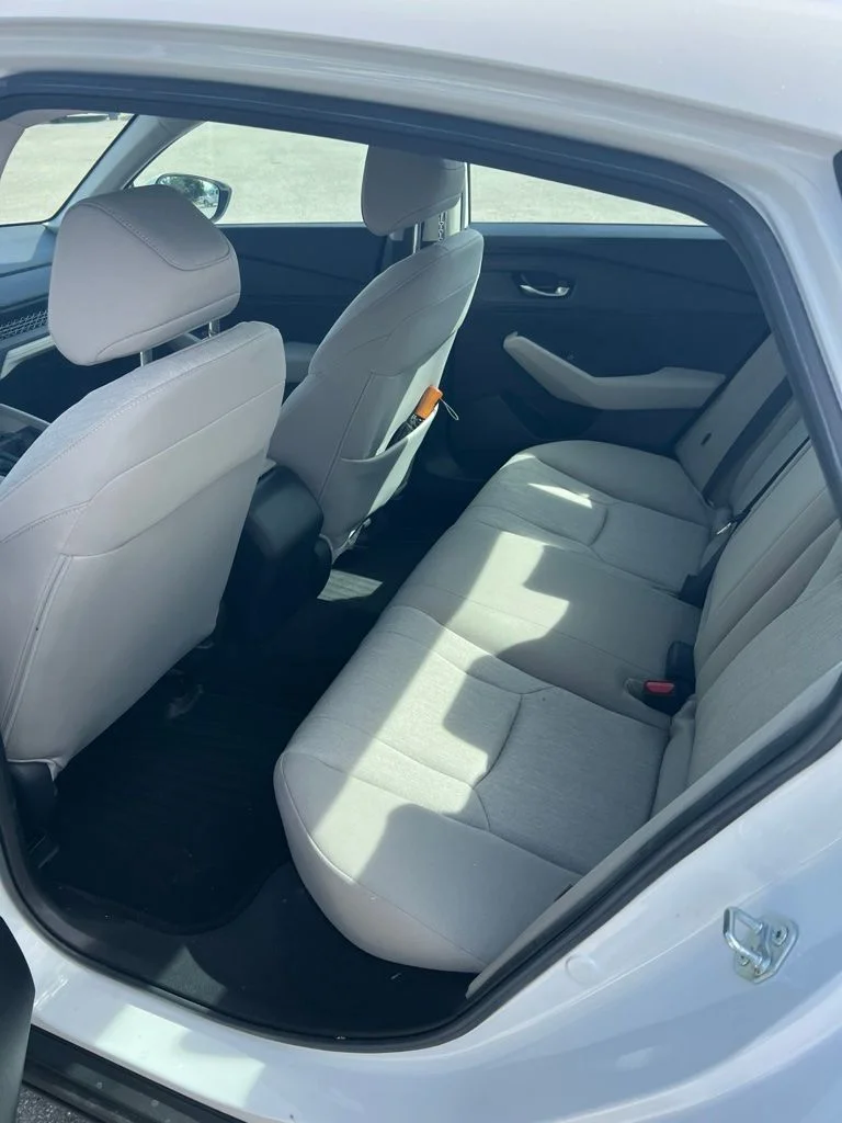 Used 2023 White Honda EX image 10