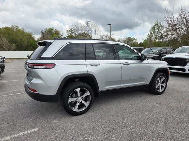 New 2026 Silver Zynith Exterior Paint Jeep Limited image 13