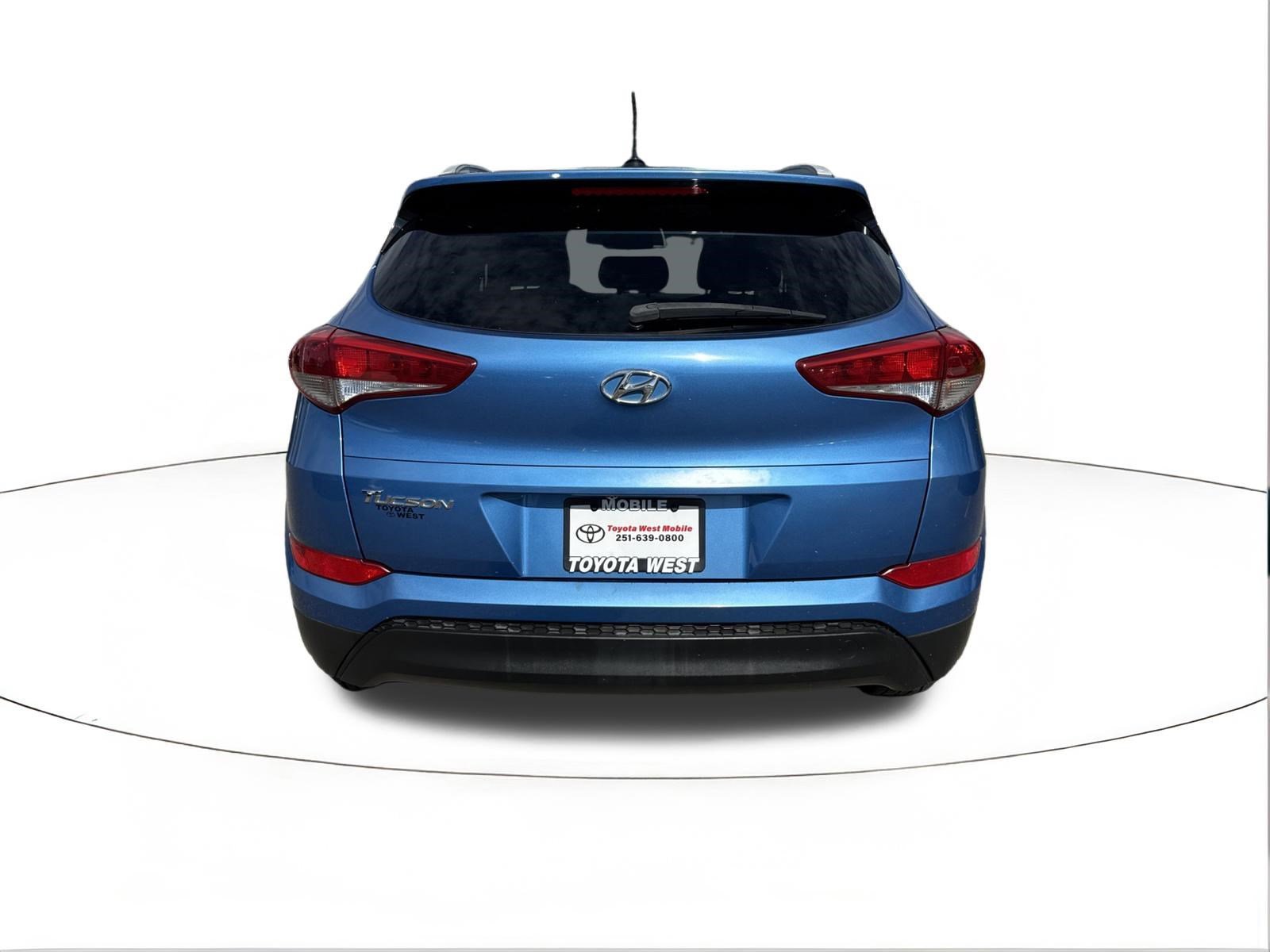 Used 2017 Caribbean Blue Hyundai SE image 4